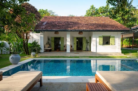 Property building, Day, Garden, Pool view, Swimming pool, sunbed