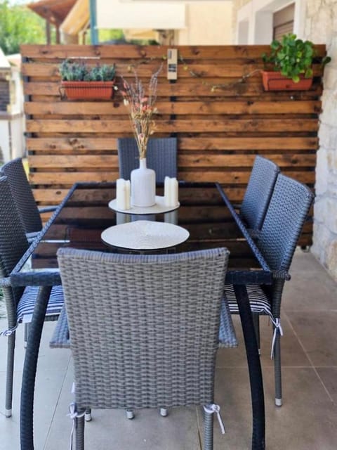 Patio, Garden, Dining area