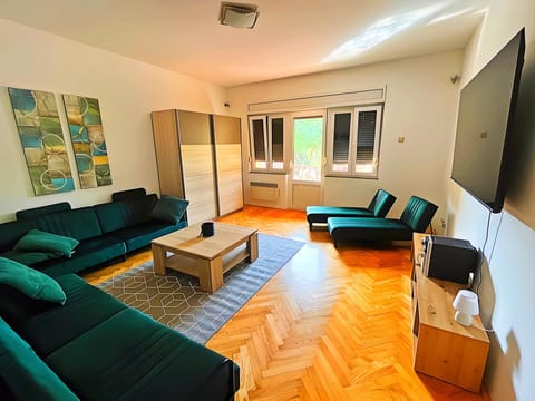 TV and multimedia, Living room, Evening entertainment, Bedroom