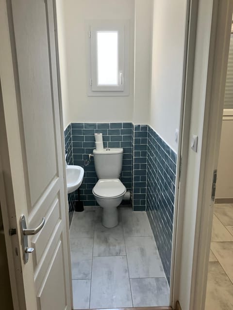 Chambre dans une maison en Colocation proche paris et Disney Room in shared house Bed and Breakfast in Torcy