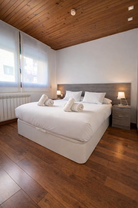 Bed, Photo of the whole room