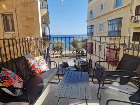 Sunshore N5 - Sea Views, Cozy Balcony, Steps from the Promenade Apartment in Sliema