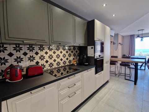 Sunshore N5 - Sea Views, Cozy Balcony, Steps from the Promenade Apartment in Sliema