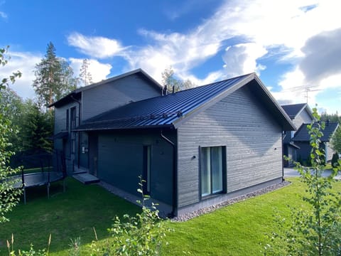 Huoneisto elokuvateatterilla Studio apartment with the movie theater Apartment in Finland