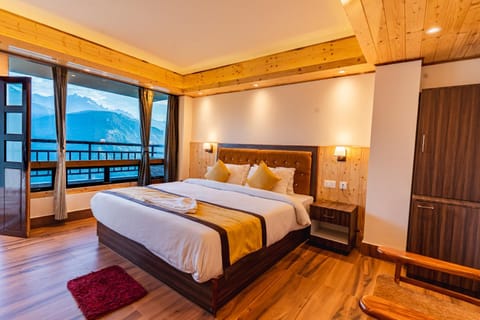 Bedroom, Mountain view
