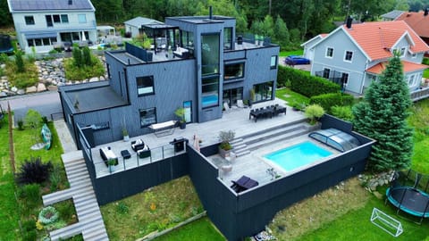 Property building, Bird's eye view, Garden, Pool view, Swimming pool