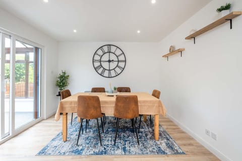 Seating area, Dining area