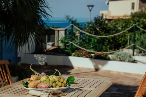 Day, Natural landscape, View (from property/room), Balcony/Terrace, Food, Sea view