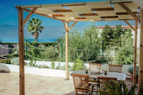 Patio, Spring, Day, Natural landscape, Garden, View (from property/room), Balcony/Terrace, Dining area, Garden view, Sea view