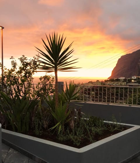 Property building, Natural landscape, View (from property/room), Mountain view, Sea view, Sunset, Quiet street view