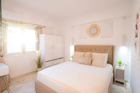Bed, Decorative detail, Bedroom, wardrobe