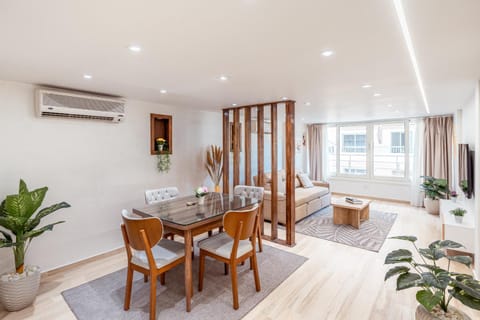 Living room, Seating area, Dining area, air conditioner