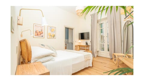 Bed, TV and multimedia, Photo of the whole room, Bedroom, Garden view