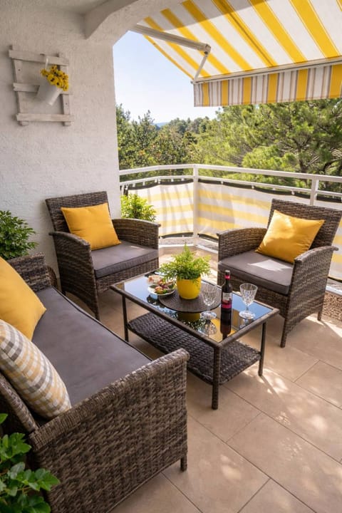 View (from property/room), Balcony/Terrace, Seating area