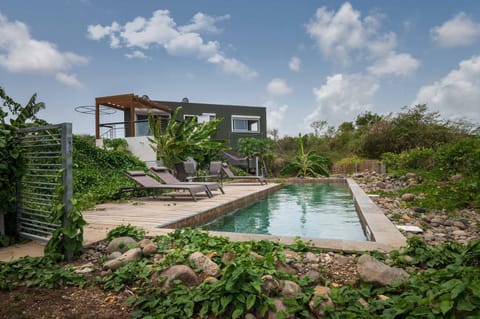 Property building, Day, Natural landscape, Garden, Swimming pool