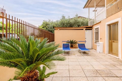 Property building, View (from property/room), Balcony/Terrace