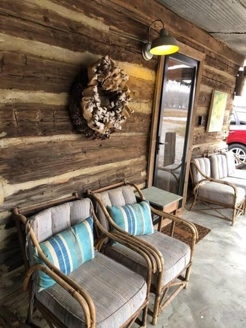 Sunset Log Cabin Cabin in Clarksdale