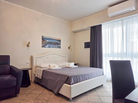 Bed, Bedroom, air conditioner