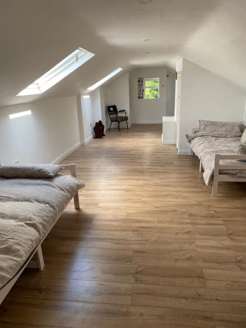 4 bedroom, 8 single beds, with free parking & wifi near new walkway House in Meath, Co. Meath, Ireland
