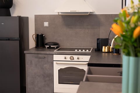 Coffee/tea facilities, Decorative detail, oven, kitchen