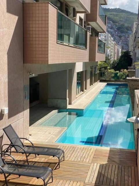 Mountain view, Pool view