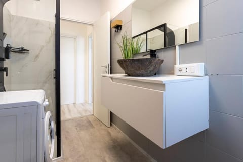 Bathroom, Bath, washing machine