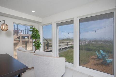 Be A Nomad - 7 Bedroom Beachfront House Jacksonville Beach Sleeps 14 Apartment in Neptune Beach