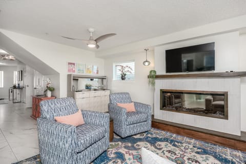 Be A Nomad - 7 Bedroom Beachfront House Jacksonville Beach Sleeps 14 Apartment in Neptune Beach