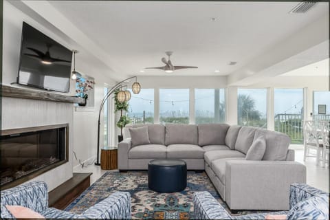 Be A Nomad - 7 Bedroom Beachfront House Jacksonville Beach Sleeps 14 Apartment in Neptune Beach