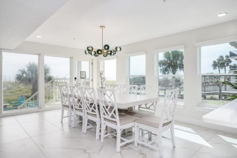 Be A Nomad - 7 Bedroom Beachfront House Jacksonville Beach Sleeps 14 Apartment in Neptune Beach