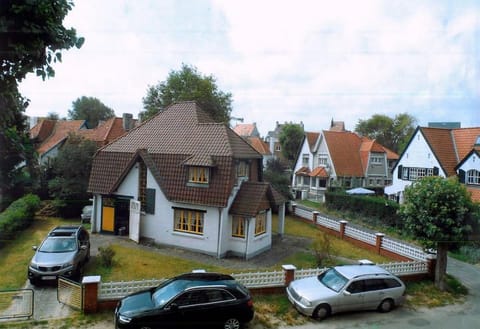 Neighbourhood, Street view, Location, Parking