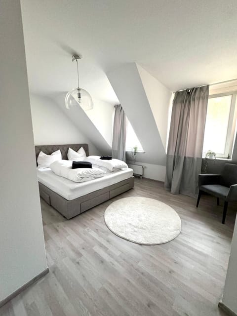 Bed, Photo of the whole room, Seating area, Bedroom