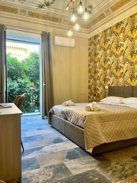 Photo of the whole room, Bedroom