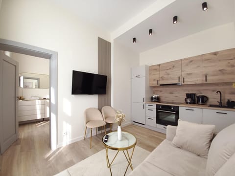 TV and multimedia, Kitchen or kitchenette, Living room, Seating area, Dining area, oven, stove, toaster