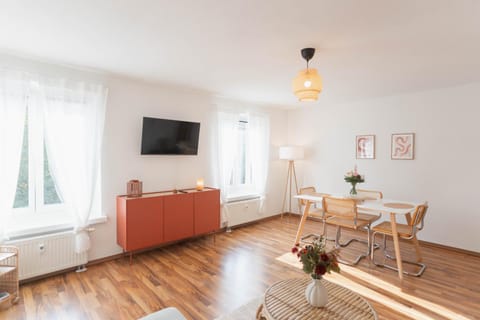 TV and multimedia, Living room, Dining area
