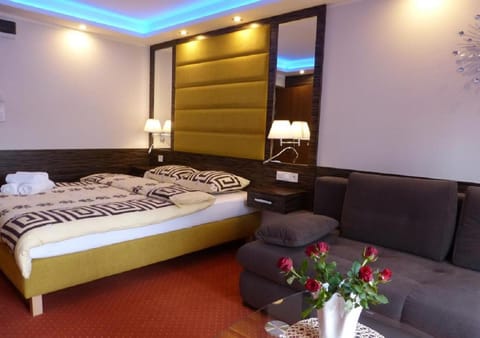 Bed, TV and multimedia, Balcony/Terrace, Other, Photo of the whole room, Seating area, flat iron, heating, internet, towels