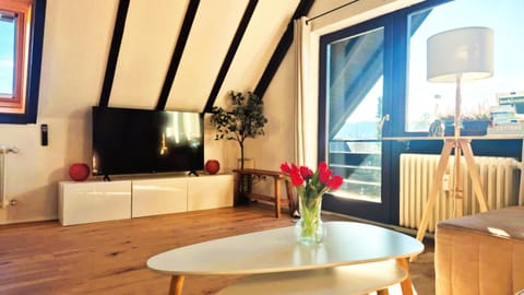 Communal lounge/ TV room, TV and multimedia, View (from property/room), Balcony/Terrace, Living room, Entertainment