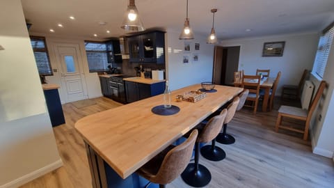 Kitchen or kitchenette, Breakfast, kitchen