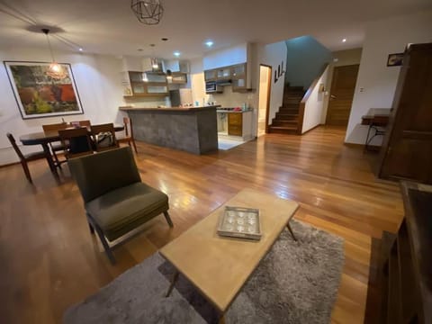 Kitchen or kitchenette, Living room, Seating area, Dining area