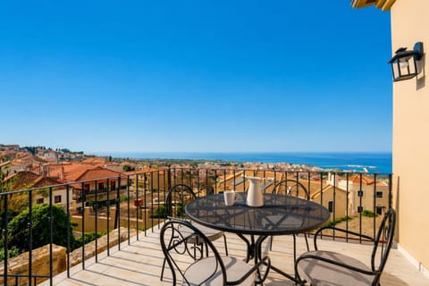 View (from property/room), Balcony/Terrace, City view