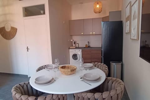 Dining area, washing machine, kitchen