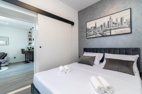 Bed, Living room, Seating area, Bedroom, towels