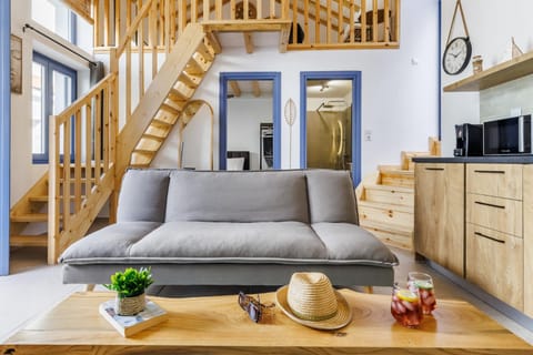 TV and multimedia, Kitchen or kitchenette, Living room, Seating area