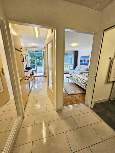 Bed, Kitchen or kitchenette, Seating area, Bedroom