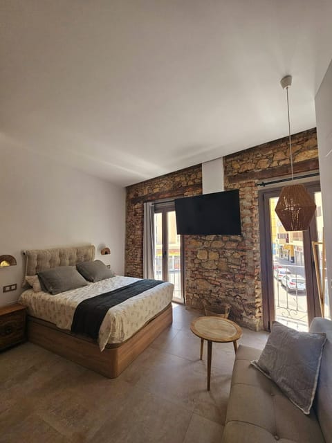 Bed, TV and multimedia, Photo of the whole room, Bedroom