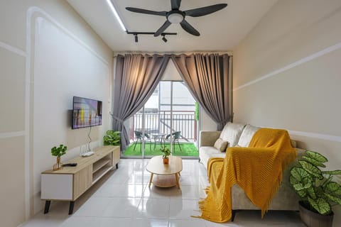 TV and multimedia, Living room, Seating area, Family, Family, Family