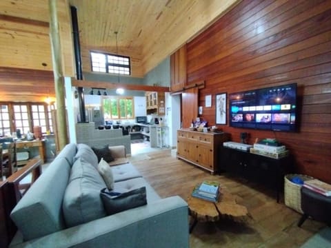 Communal lounge/ TV room, TV and multimedia, Living room, Seating area, Evening entertainment, fireplace