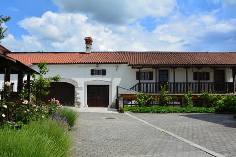 Property building, Inner courtyard view, Parking