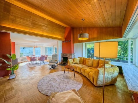 Living room, Photo of the whole room