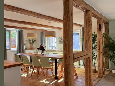 Dining area, kitchen